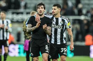 斯科尔斯：吉马良斯能让阿森纳变强，但我觉得托纳利是更好的中场