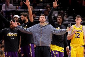 名记：湖人卖125亿带动全联盟估值 其他老板都在观望自己队值多少